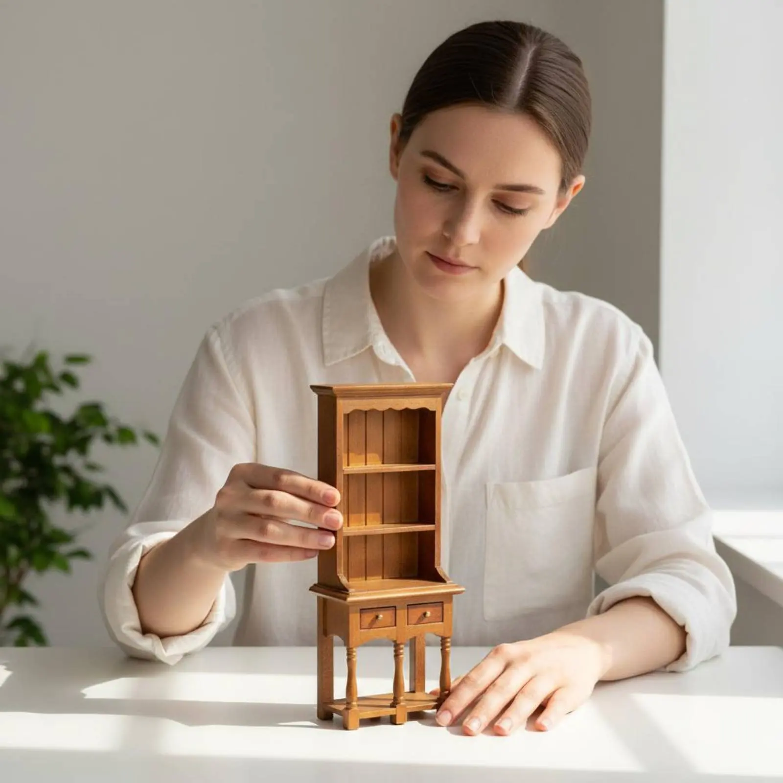 Bild 4: Puppenhaus-Bücherregal mit Doppelschublade, Miniatur-Bücherregal im Maßstab 1:12, Kompakte Größe