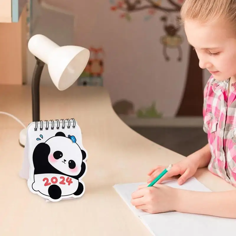 Kalender Mini 2024 18 bulan dari Juni 2023 Desember 2024 perencanaan dan pengaturan panda lucu penjadwal harian kalender Desktop untuk