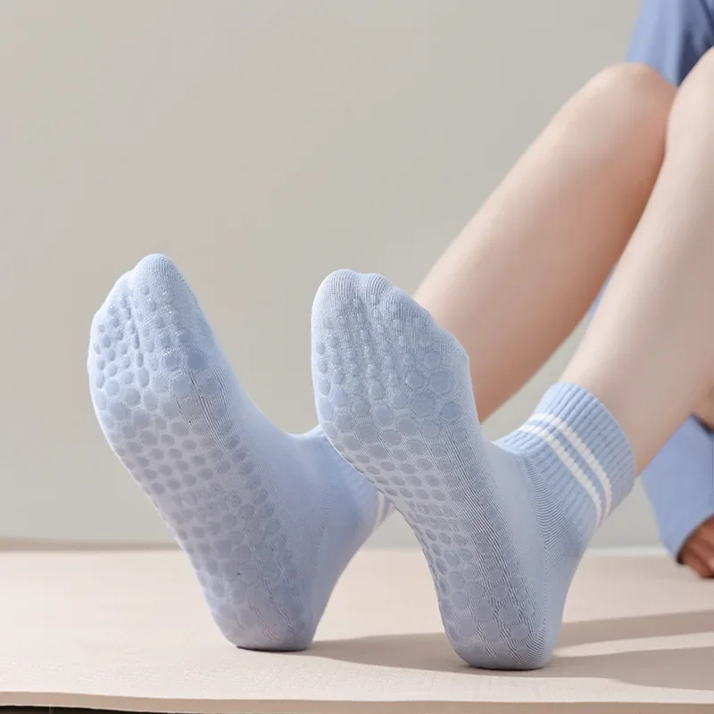 

1 пара женских носков для йоги, силиконовые носки для пилатеса с нескользящей подошвой, повседневные полосатые хлопковые домашние носки для пола, тренажерного зала, фитнеса, танцев, спортивные носки