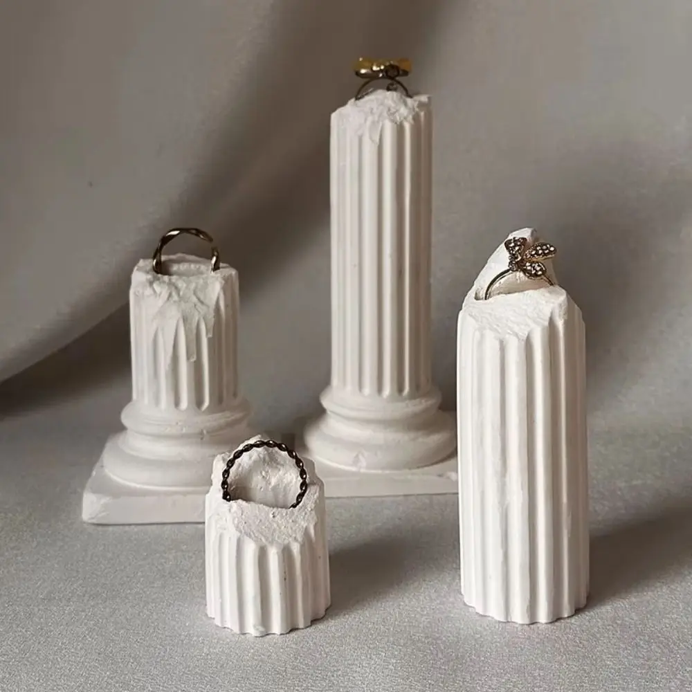 

Luxury Roman Column Ring Stand White Gypsum Exquisite Vintage Plaster Ring Holder Jewelry Display Stand Home Ornaments