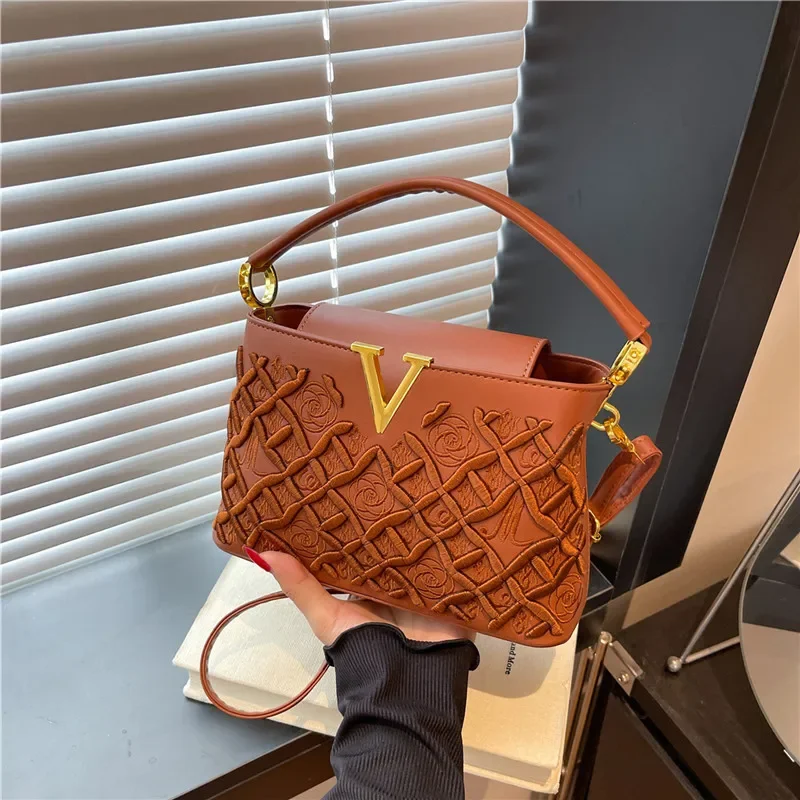

2025 Embroidery Rhombus Fashion Small Square Bag Horizontal New High-end Messenger Bag Shoulder Handbag Women's Bag