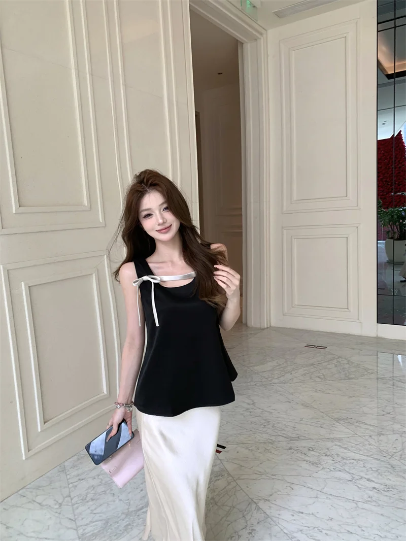

Elegant Black Satin Halter Top And Skirt Two Piece Set for Women Slimming Summer Fashion Ensemble High Waist Design