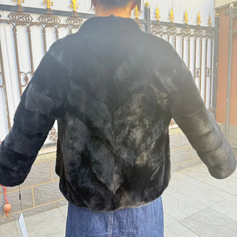 Real mink fur material, women's coat, V-neck design, short high-quality women's jacket