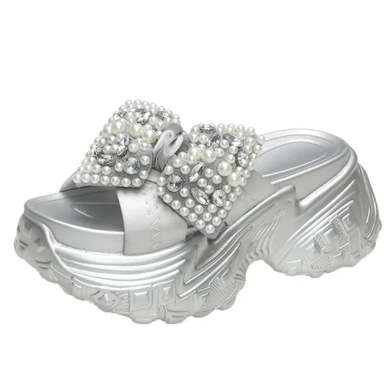 Zapatillas de plataforma alta con diamantes de imitación brillantes para mujer, sandalias gruesas de tacón con nudo de mariposa, chanclas de cuña de fondo grueso, 8cm, Verano