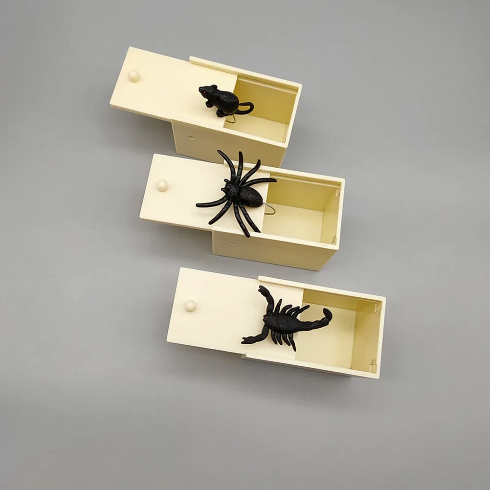 

1Set Halloween Prank Scare Boxes Simulated Insects Fake Spider Mouse Artificial Scorpion Trick Toys Box Trick Toys
