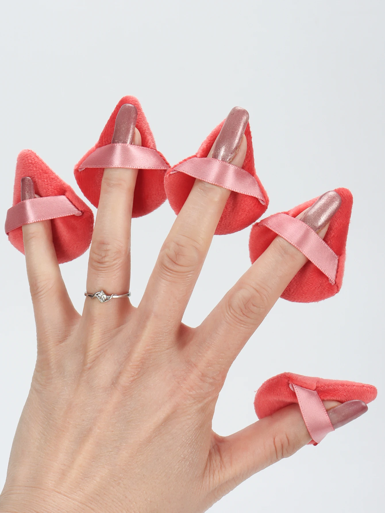 50 個の大きな三角形パウダーパフ + 50 個のミニ三角形パウダーパフ、メイクアップセット、均一なメイクアップを実現します。