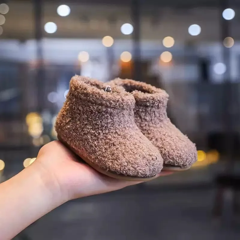 Baby-Laufschuhe aus Wildleder, warme Freizeitstiefel für Kleinkinder, einfarbig, vielseitig, 2026 Winter Neu, Kinder-Prinzessinnenstiefel mit runden Zehen. – Detail 6