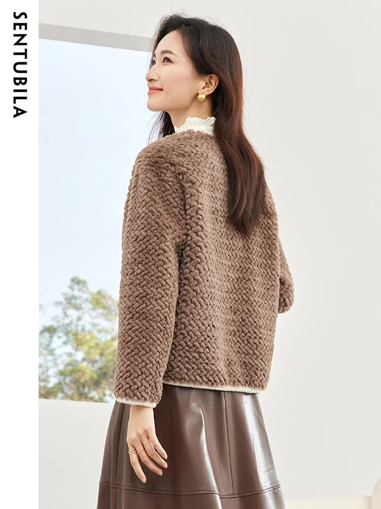 SENTUBILA 冬ふわふわフェイクファージャケット女性 2025 エレガントな暖かい粒状ベルベットの上着オフィスレディ女性コート W44P58518X