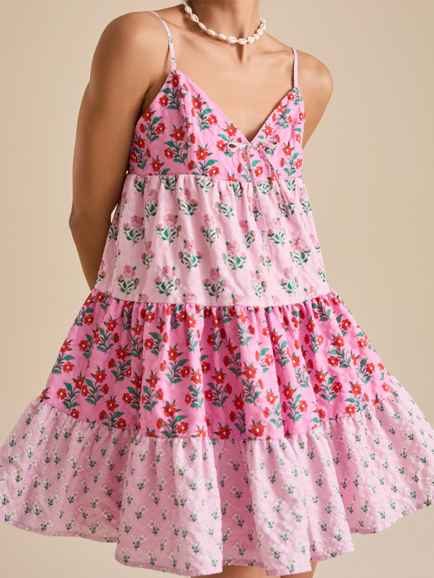 Mini abito estivo da donna di nuova moda senza maniche aperto sul retro con scollo a V stampa floreale abito con cinturino per spaghetti vendita calda SML