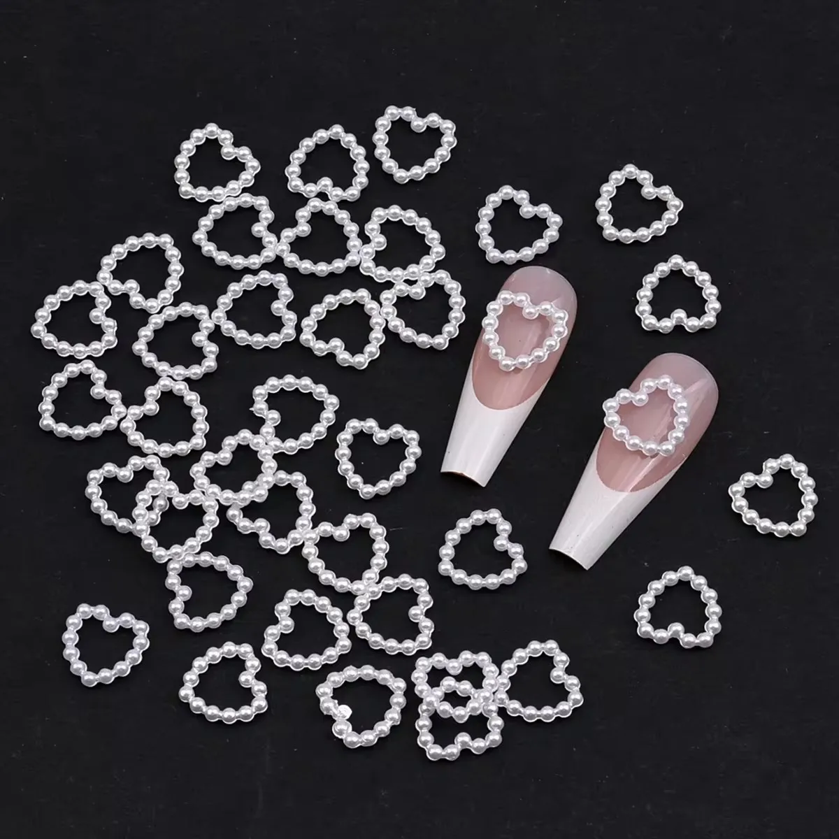 100 stücke weiß lila rosa Herz Perle Nagel Dekoration hohle Charms Bulk 3d Nail Art Zubehör für Frauen Mädchen Nägel NJ23911-6