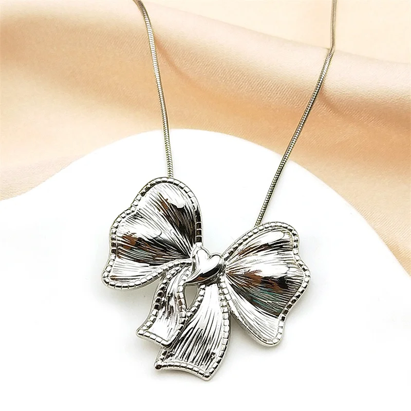 

Cute Y2K Butterfly Bowknot Pendant Necklace For Women Girls Stainless Steel Silver Color Snake Chain Choker Jewelry Gift