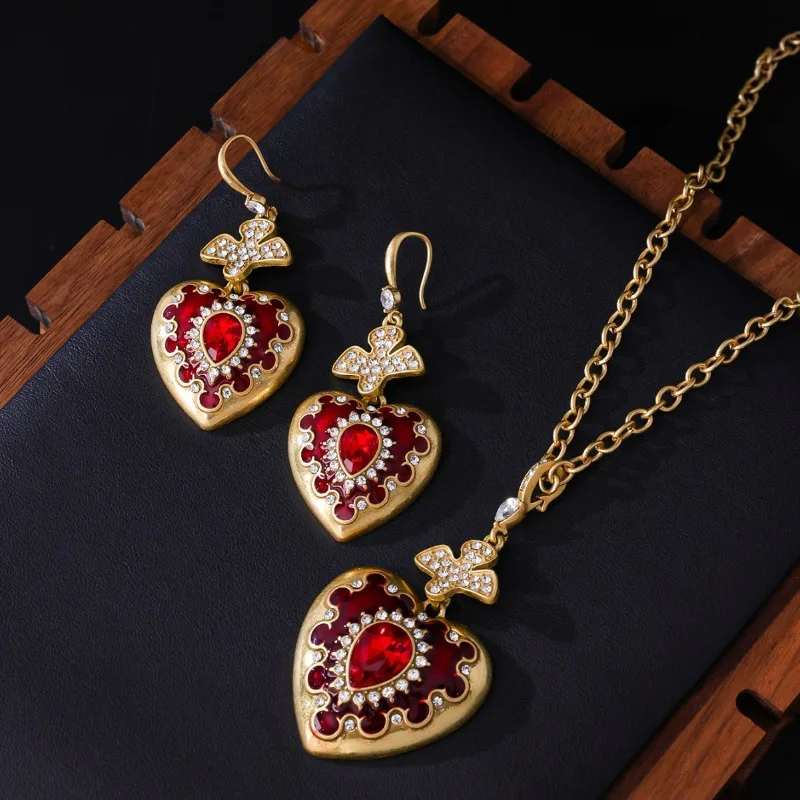 European and American medieval court style love earrings retro vintage heavy industry jewelry set two-color enamel necklace