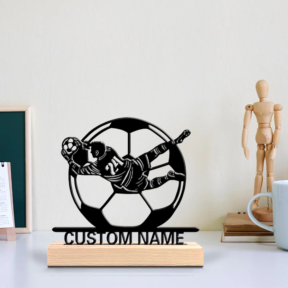 

1 шт. Забавная персонализированная металлическая статуэтка футболиста, изысканная настольная скульптура с деревянной подставкой, идеально подходит для комнат для медитации