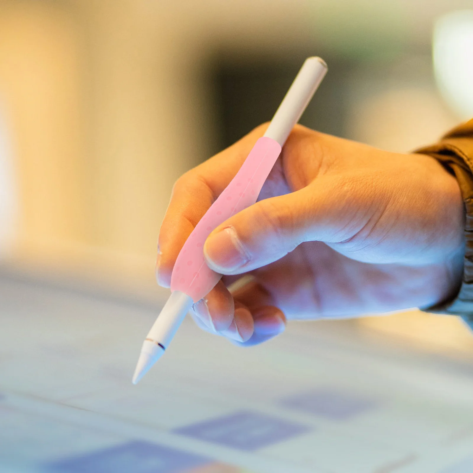 

4Pcs Stylus Grip Holder Silicone Ergonomic Design Nonslip Comfortable Secure Grip for Prolonged Writing Drawing Easy Install