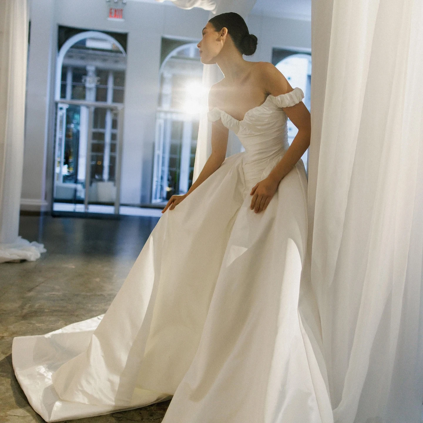 Sheer Fairy Women' s Elegant White Draped Wedding Ball Dresses Sweetheart A-Line Simple Bridal Gown with Button SW591 Customized