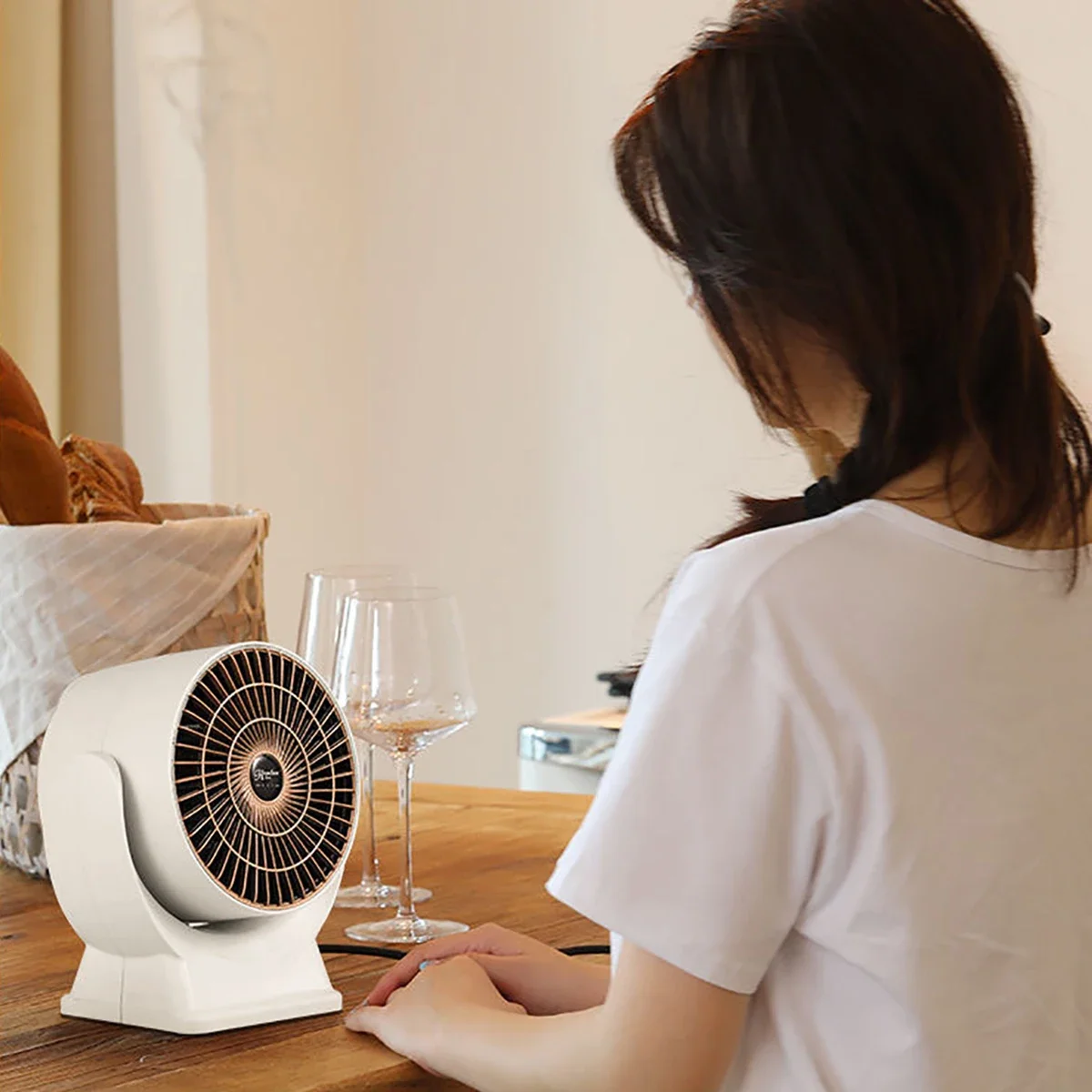 Przenośny grzejnik do użytku w pomieszczeniach, mini grzejnik 800 W, osobisty wentylator grzejny, szybkie ogrzewanie ceramiczny mały grzejnik pokojowy z ogrzewaniem