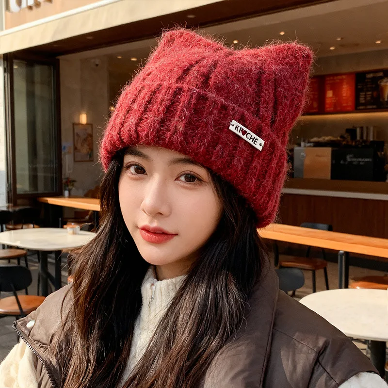 

Утепленная вязаная шерстяная шапка для женщин, зимняя, с защитой ушей, эффект уменьшения лица, красная, теплая, уютная, без отверстий для ушей