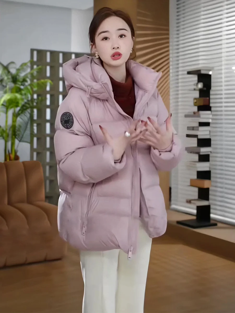 เสื้อโค้ทกันหนาวแบบมีฮู้ดสำหรับผู้หญิง ความยาวปานกลาง ขนเป็ดแท้ 90% สีขาว ให้ความอบอุ่นเหมือนก้อนเมฆ  แบบพองตัว