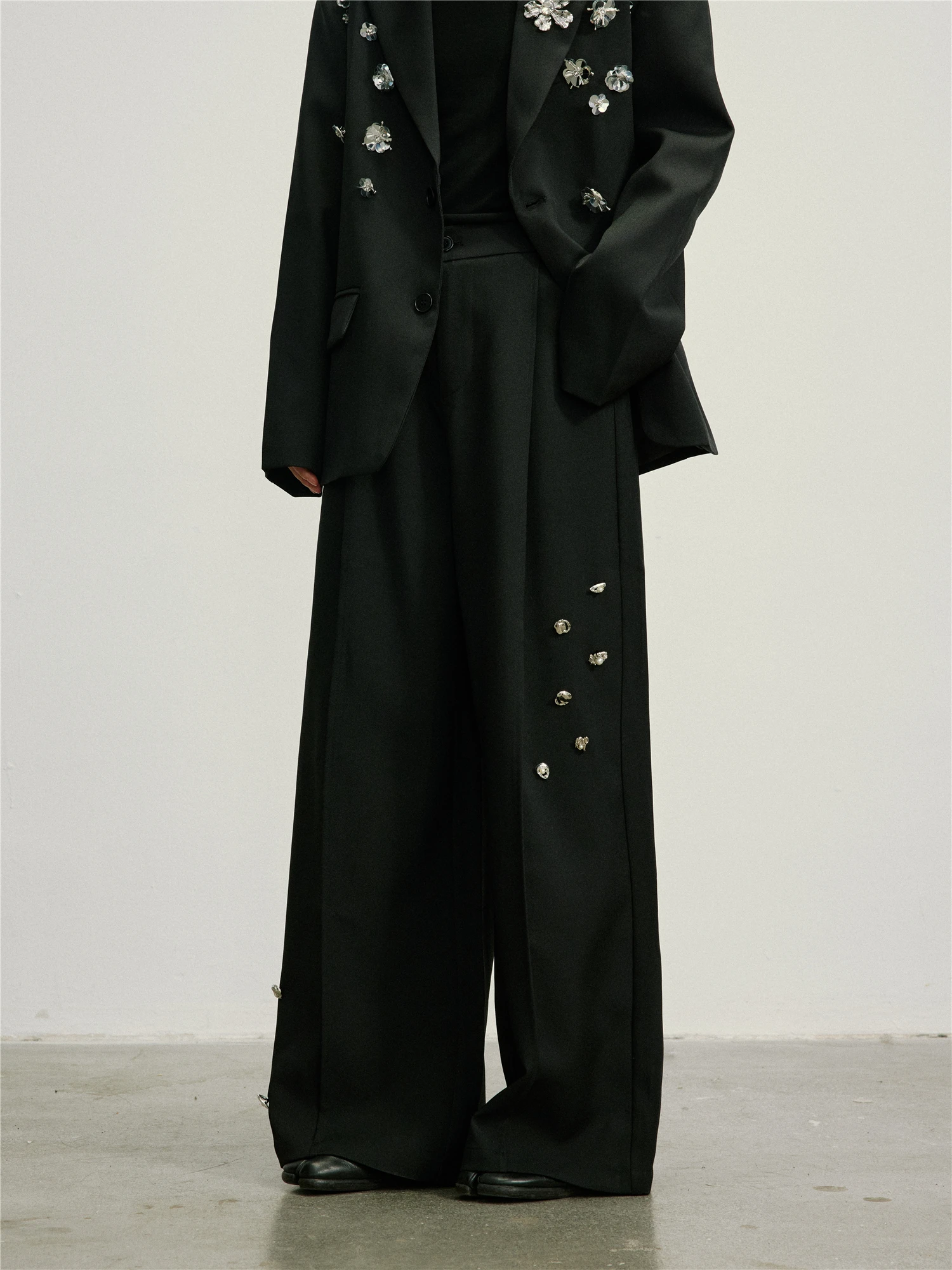 

Sunyvonne Casual Metal Button Decorative Drapey Wide Leg Pants Simple Design Versatile Straight Cut Trousers for Women