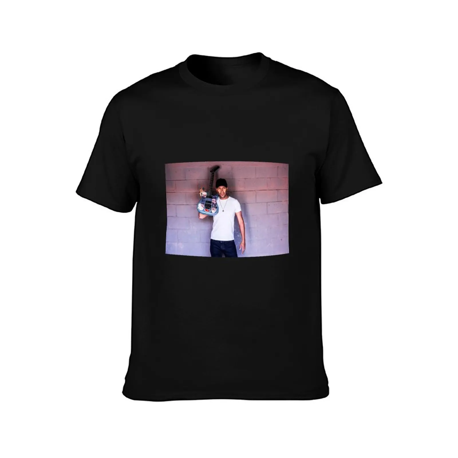 Tom morello guitar T-Shirt Soft Anti-Shrink Cotton Tee