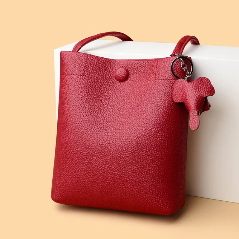 حقيبة يد نسائية مصنوعة من الجلد الفاخر ذات جودة عالية ومظهر يومي عصري من باريس ​