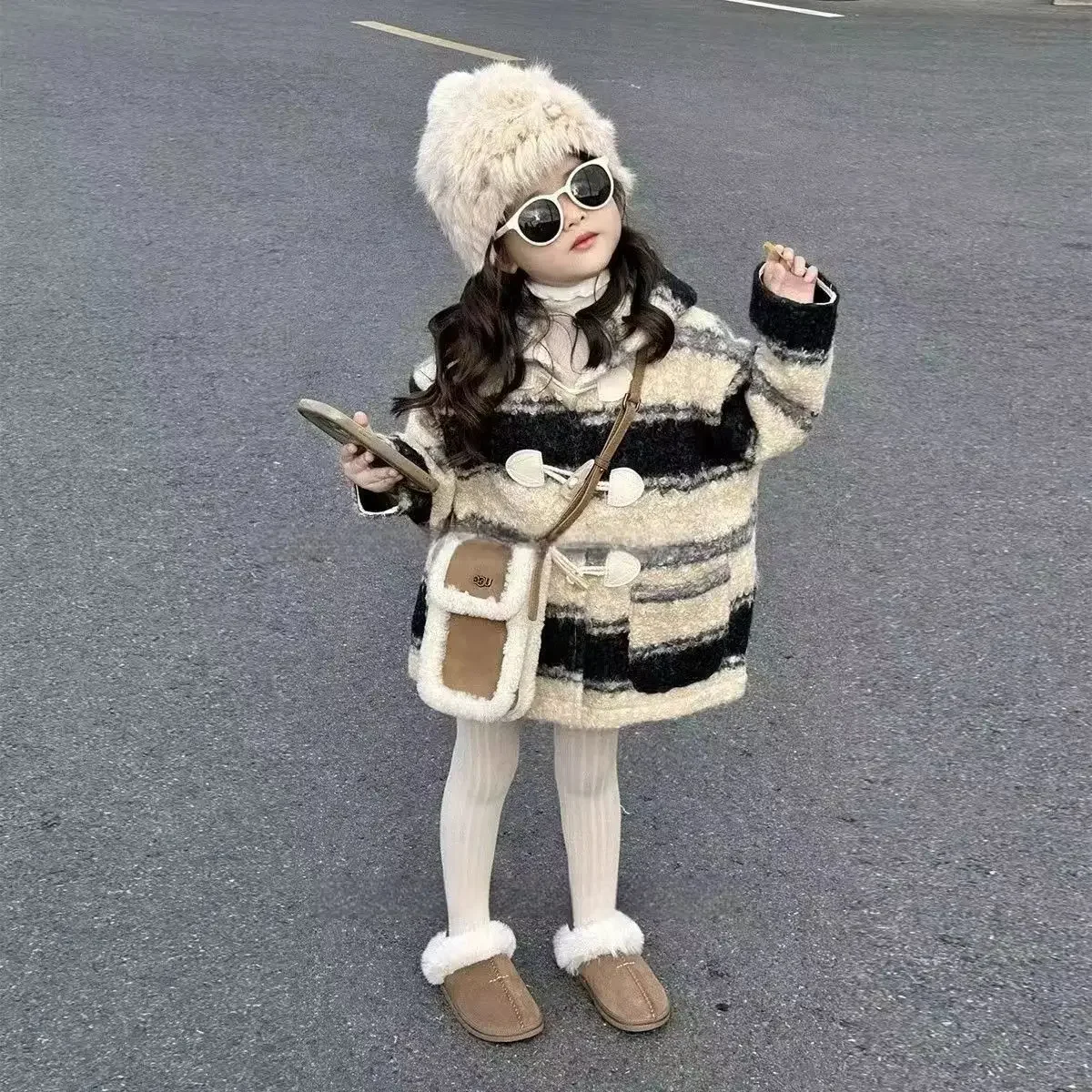 

2026 New Girls' Korean Loose Striped Woolen Jacket Autumn Winter Fashionable Western-Style Cow Horn Button Children's Outerwear