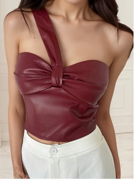 سترة صيفية بلون سادة ورقبة مائلة وكتف واحد بدون أكمام للنساء، شخصية عصرية، سترة جلدية مثيرة