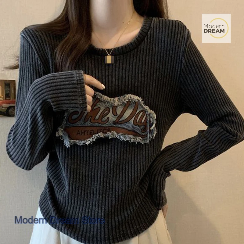 

Korean style plus size embroidered letters long sleeve T-shirt female autumn new fashion temperament stitching loose top.