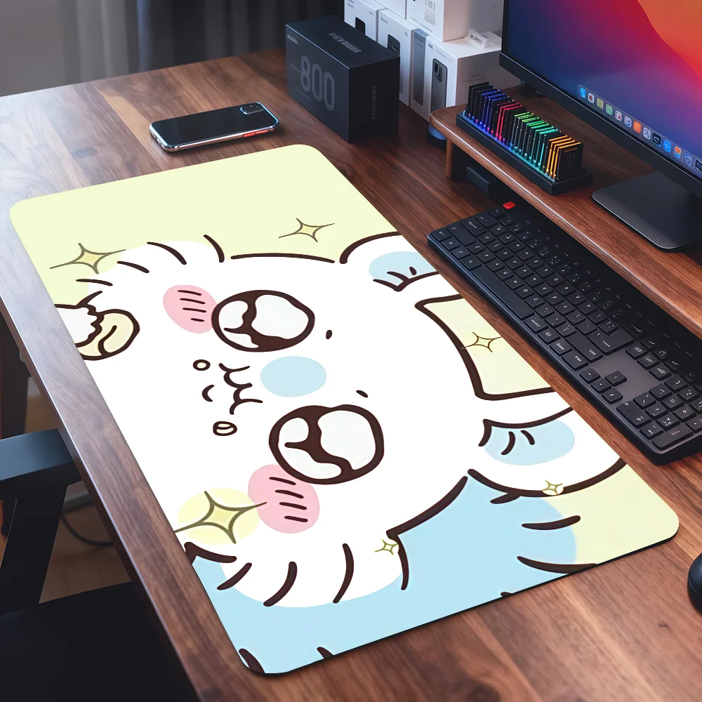 Niedliches Cartoon-Mauspad mit M-Momonga und C-Chiikawa, Quadratische Büro- und Gaming-Schreibtischunterlage, Wasserdicht, Rutschfest, Gummi, Dekorativ