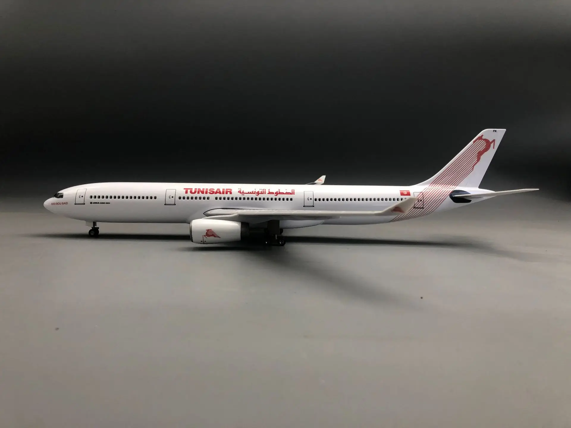 47cm Aircraft Models Tunis Airways A330 Resin Diecast Airplanes Decoration Assembly Gifts Collectible Aircraft With Lamp Wheels