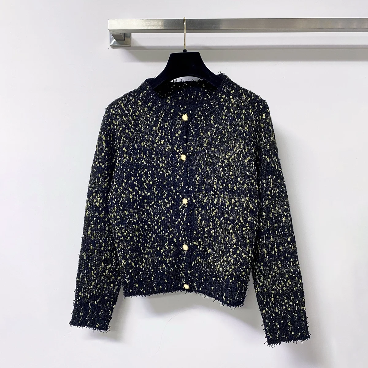 2026 High quality women's round neck gold buckle broken edge short sweater jacket for spring and autumn outfits261013186