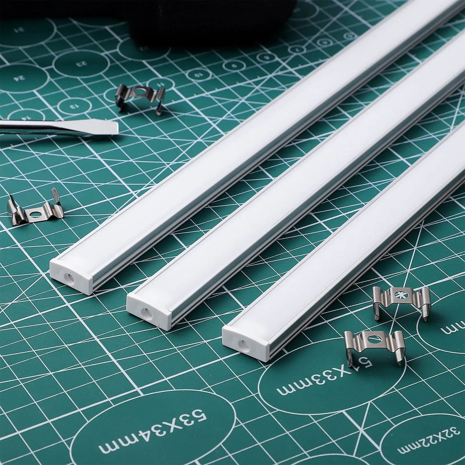 

4 комплекта алюминиевых LED-профилей U-образной формы, серебристые, с молочно-белым рассеивателем, для встраиваемого и накладного монтажа