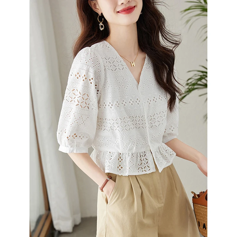 

Женский модный топ с кружевными вставками, вырезом V-образной формы, коротким рукавом, утягивающий талию, для повседневной носки, с одной пуговицей.