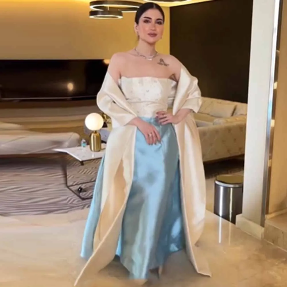 

Роскошные коктейльные платья 2025 г., атласное платье трапециевидной формы знаменитостей небесно-голубого и цвета слоновой кости, шаль без бретелек со стразами, платье для выпускного вечера для женщин