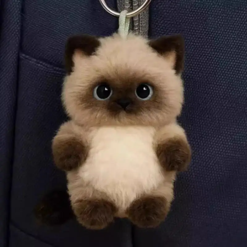 Muñeca con colgante de gato siamés realista única, llavero de gatito de peluche suave, 1 pieza, cara marrón y blanca, recuerdo de fiesta, decoración linda para el hogar