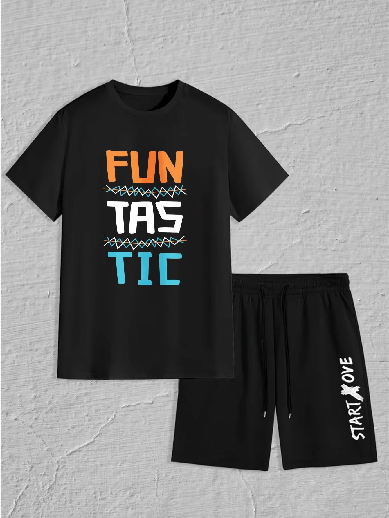 

Мужской комплект 2025 летний тренировочный костюм, комплект мужской спортивной мужской одежды, мужские костюмы, комплект одежды с круглым вырезом и графикой с принтом