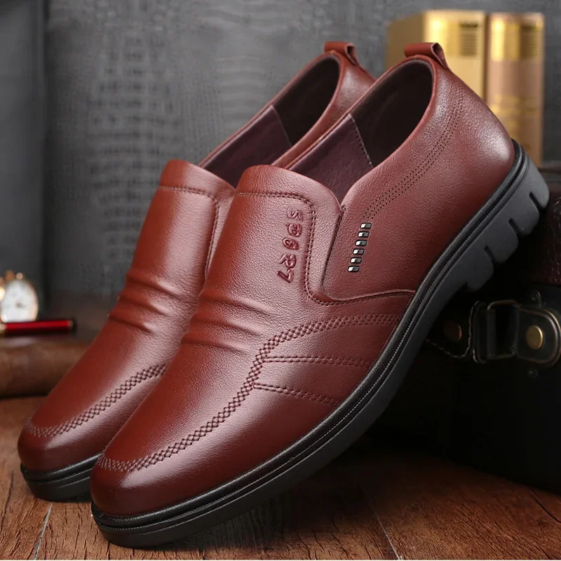 

Men's Leather Shoes New Black Soft Bottom Anti Slip and Breath Shoes Men's Business Dress Casual Zapatos Luxury Light Flat