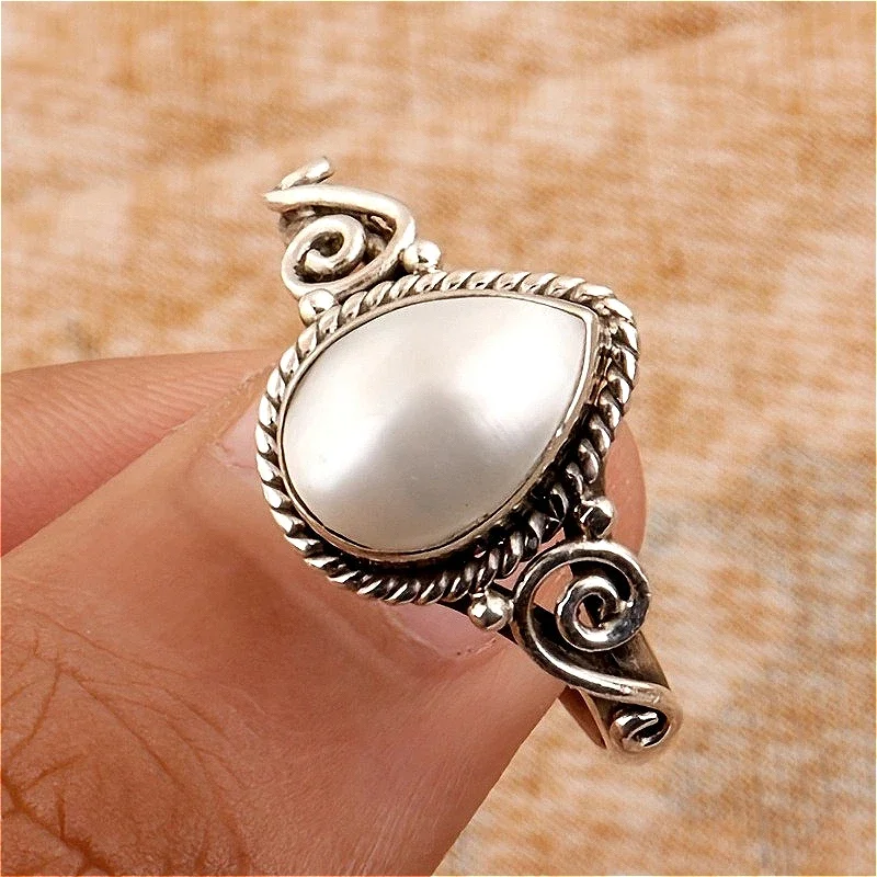 Elegant Personality Waterdrop Imiation Pearl Women's Ring Vintage Aesthetic Design Banquet Anniversary Charm Jewelry Accessories