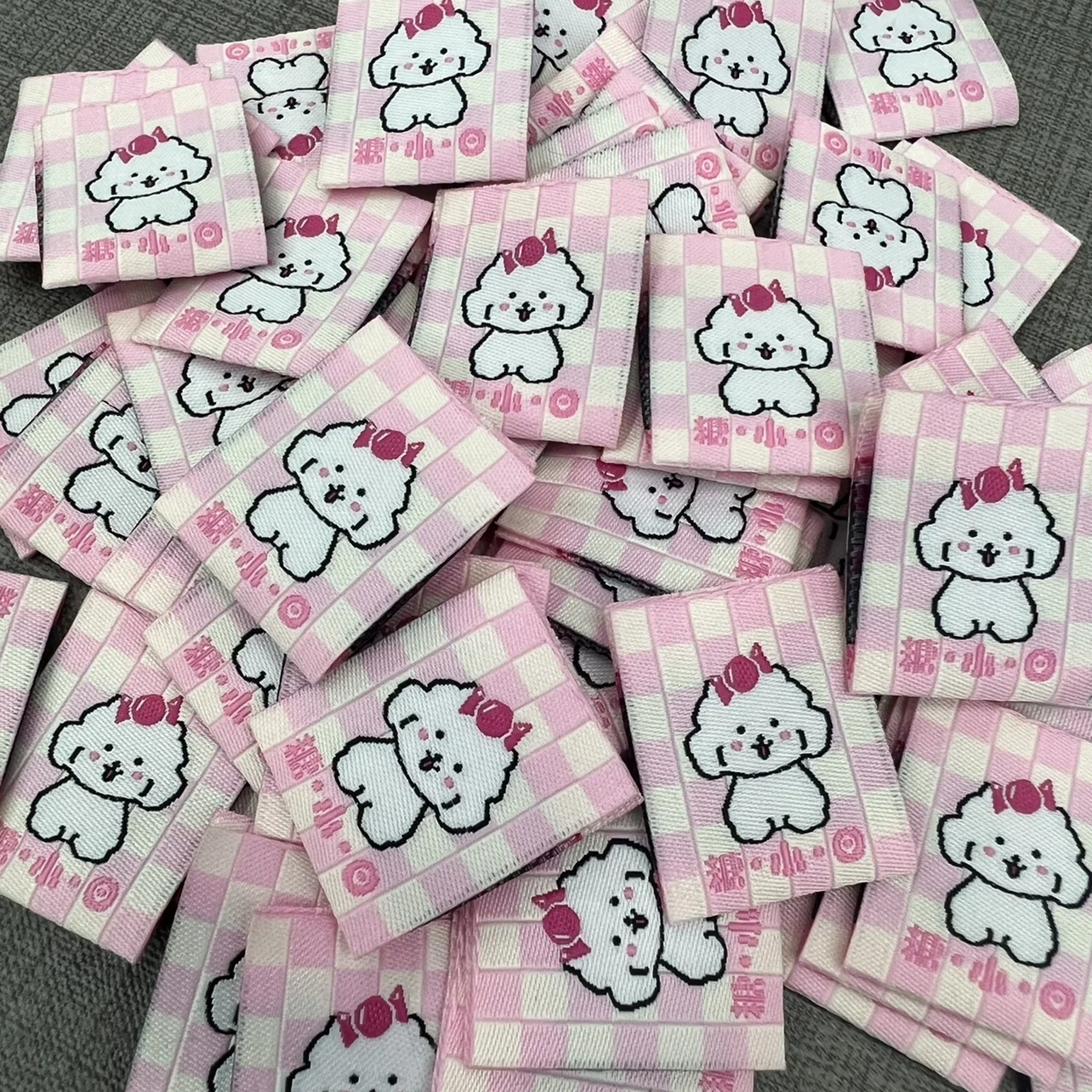 

Трейджеры с собаками на заказ: тканевые этикетки, фотоигрушки на заказ, вкладки на воротнике, откидные бирки. Бесплатная доставка для ПЭТ-этикеток