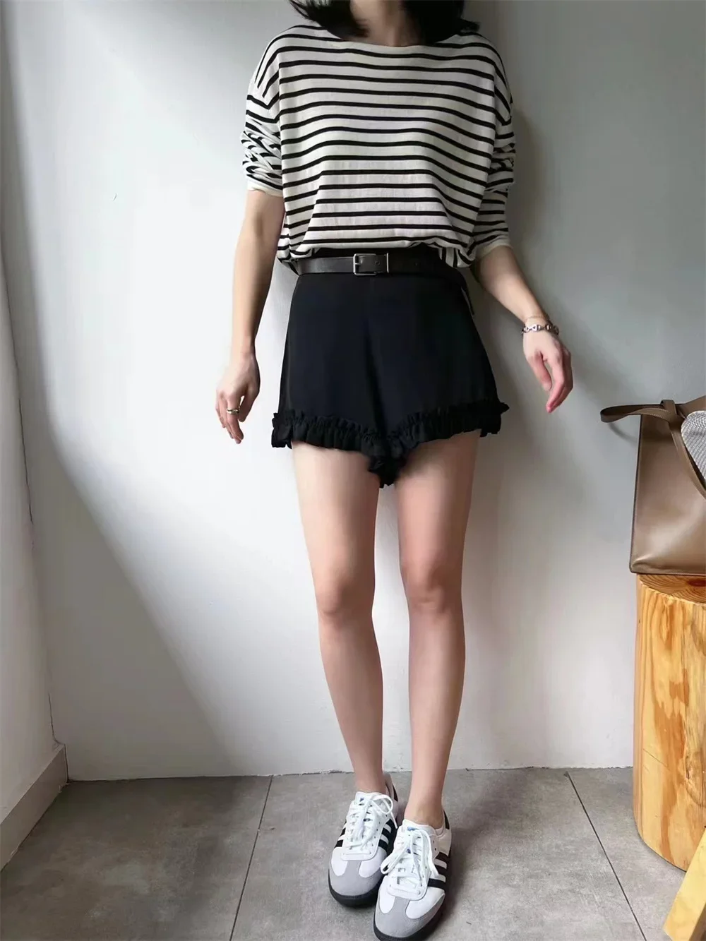 2023 Summer Niche Design Heavy  Double-layer Splicing Ruffles Elastic High-waisted Shorts for Women