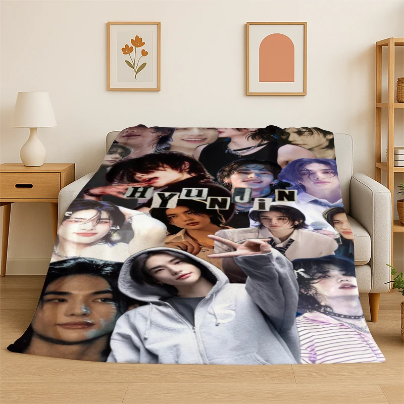 Kpop Hyunjin Stray Kids Musik-Flanelldecke, weiche, warme Decke für Schlafzimmer, Wohnzimmer, Bett, Reisen, Camping, Picknick, Geschenk