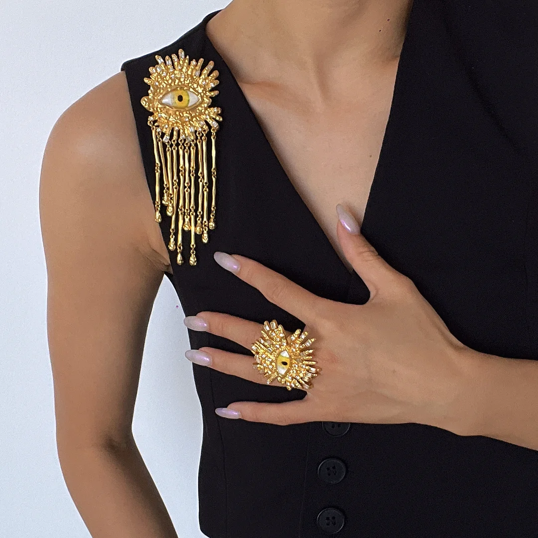 2023 New Personalized Devil's Eye Brooch Metal Tassel for Men Women Unisex Pin Jewelry Brass European And American Retro