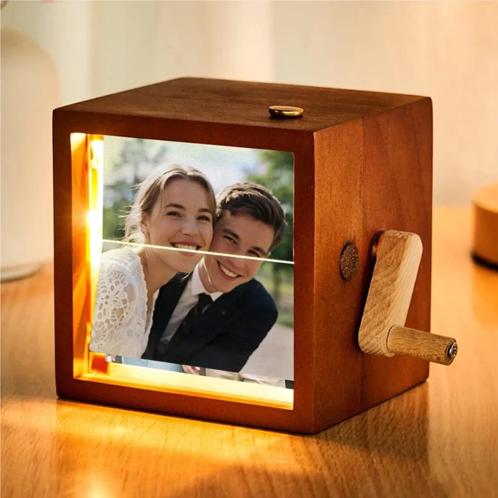 

Custom Photo Flip Book Frame Photo Animation Box Hand-cranked Photo Album Wooden Rotating Memory Box with Light Gift