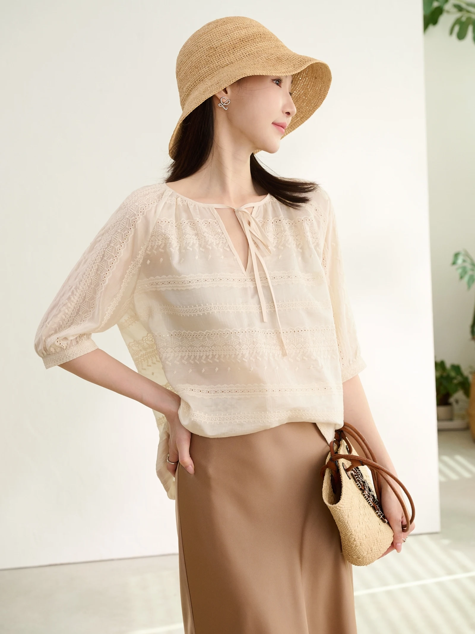 

Женская повседневная блузка JPOO Simple Ele с вышивкой, кружевом и шелковым хлопком, с V-образным вырезом и рукавом три четверти