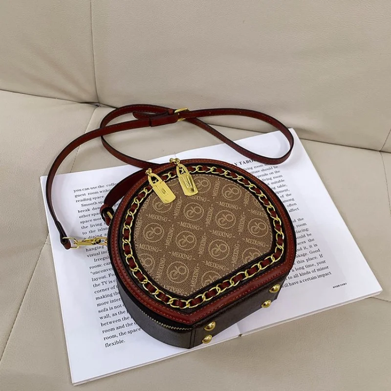 

Chic Women Leather Crossbody Bag Luxury Designer Handbag Elegant Fashionable Shoulder Bag