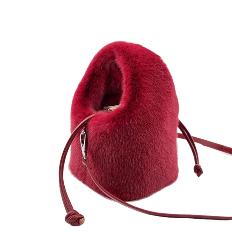 

New Autumn/winter 2025 Faux Mink and Faux Fur Handbags Fashionable Soft Fluffy Plush Hand-held Bucket Bag Single Crossbody Bag