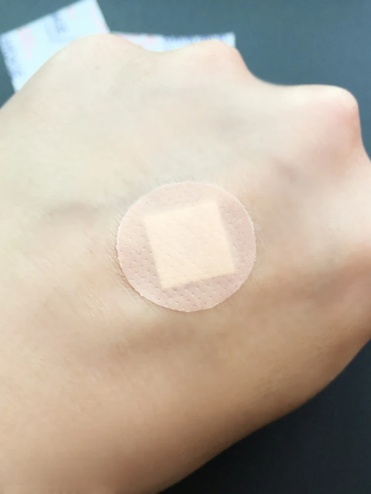 100 teile/los Runde Form Klebstoff Bandagen für Kinder Kinder Erste Hilfe Medizinische Atmungs PE Band Aid Woundplast Wunde Patches