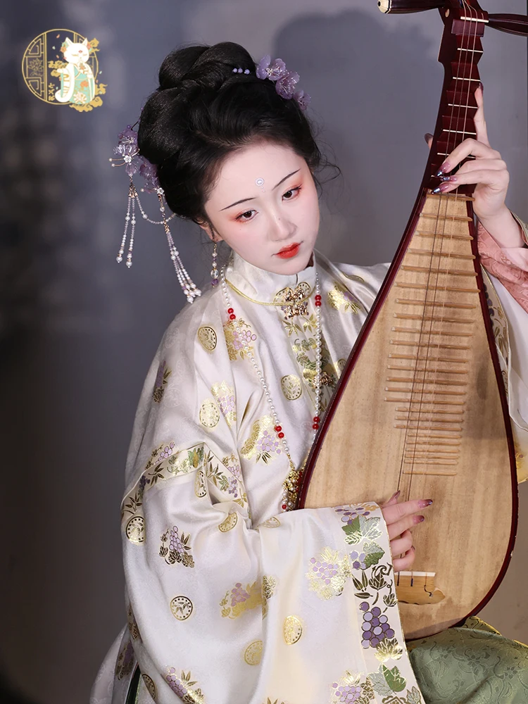 

Original Qizhuci Little ape Ming Dynas Hanfu Autumn Winter Long Coat with Golden Tail Skirt Women's Ensemble