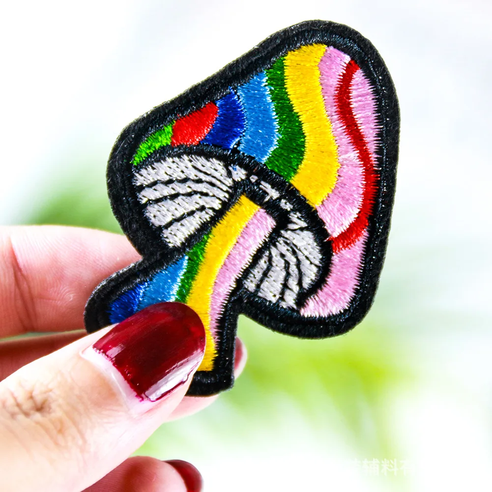 5PCs Mushroom Embroidered Polyester Iron On Patches Appliques (With Glue Back) Craft Stiker For Clothing Coat Appliques Badges