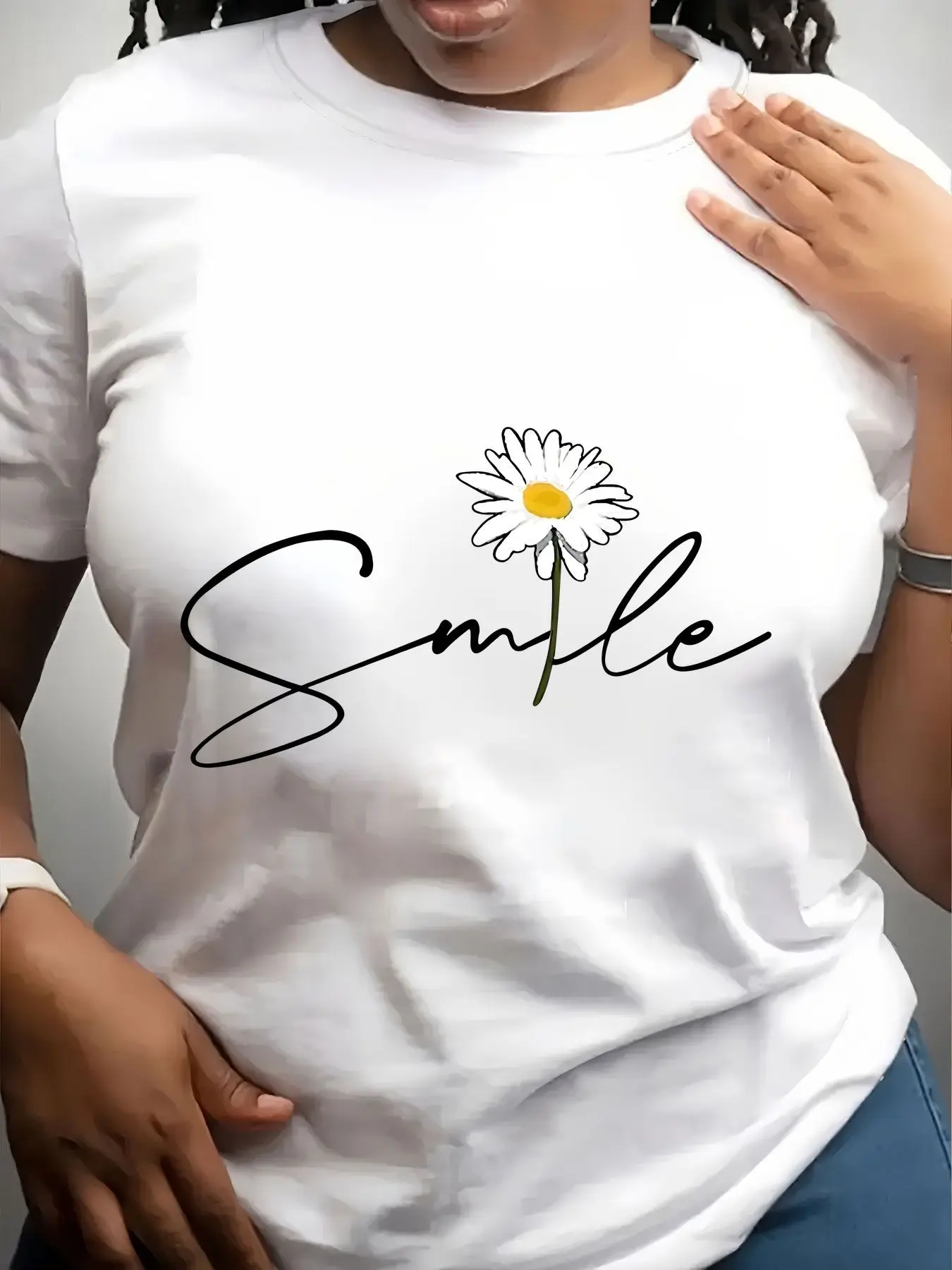 Women's Trendy Crew Neck T-Shirt Smile with Daisy Flower Print Suitable for Casual Sportswear